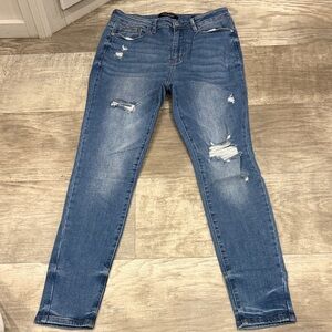 Judy Blue Distressed Skinny Jeans in Classic Blue